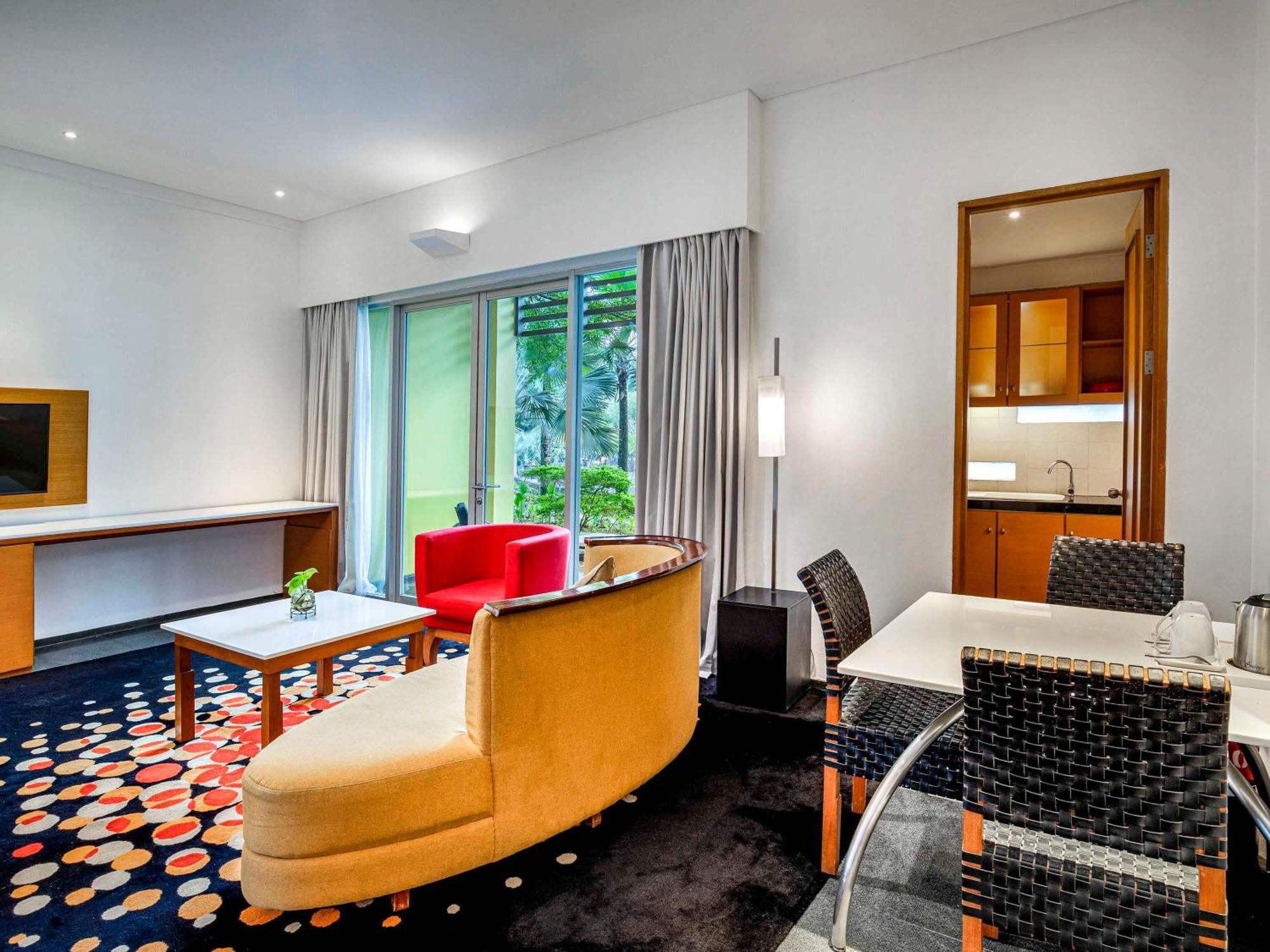 Novotel Палембанг Экстерьер фото